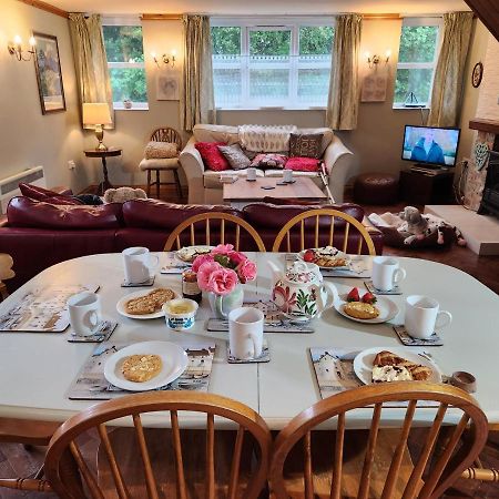 קרנארפון The Old School Caeathro, Snowdon, Eryri And Yr Wydffa Cottages מראה חיצוני תמונה