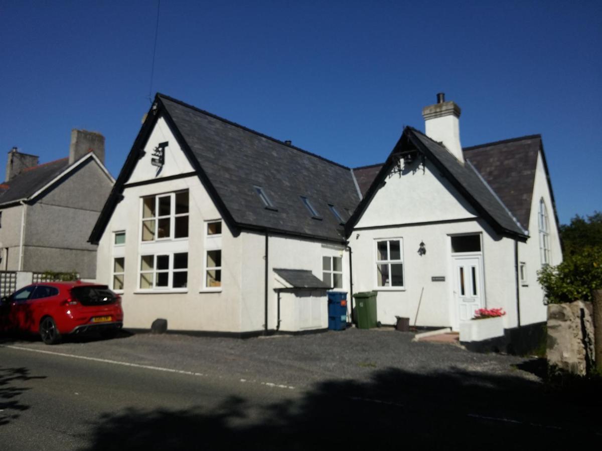 קרנארפון The Old School Caeathro, Snowdon, Eryri And Yr Wydffa Cottages מראה חיצוני תמונה