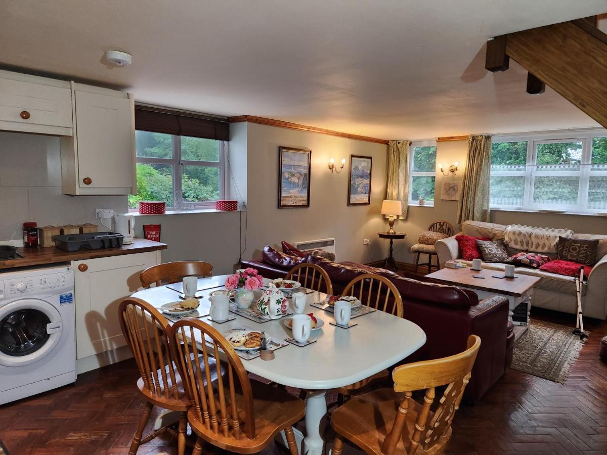 קרנארפון The Old School Caeathro, Snowdon, Eryri And Yr Wydffa Cottages מראה חיצוני תמונה