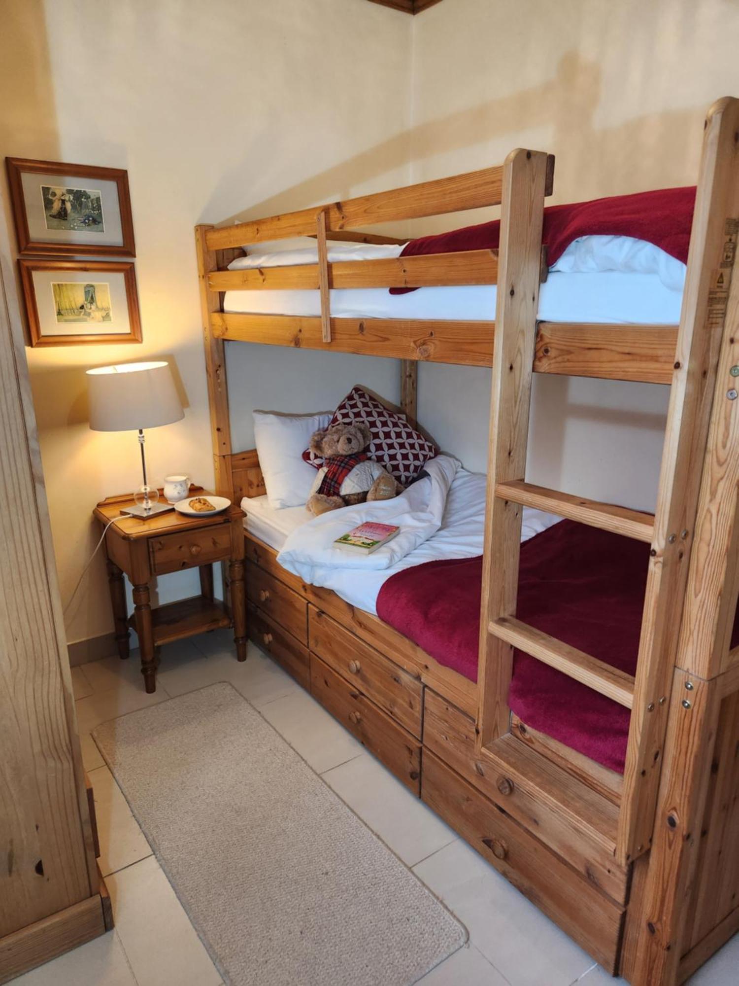 קרנארפון The Old School Caeathro, Snowdon, Eryri And Yr Wydffa Cottages חדר תמונה